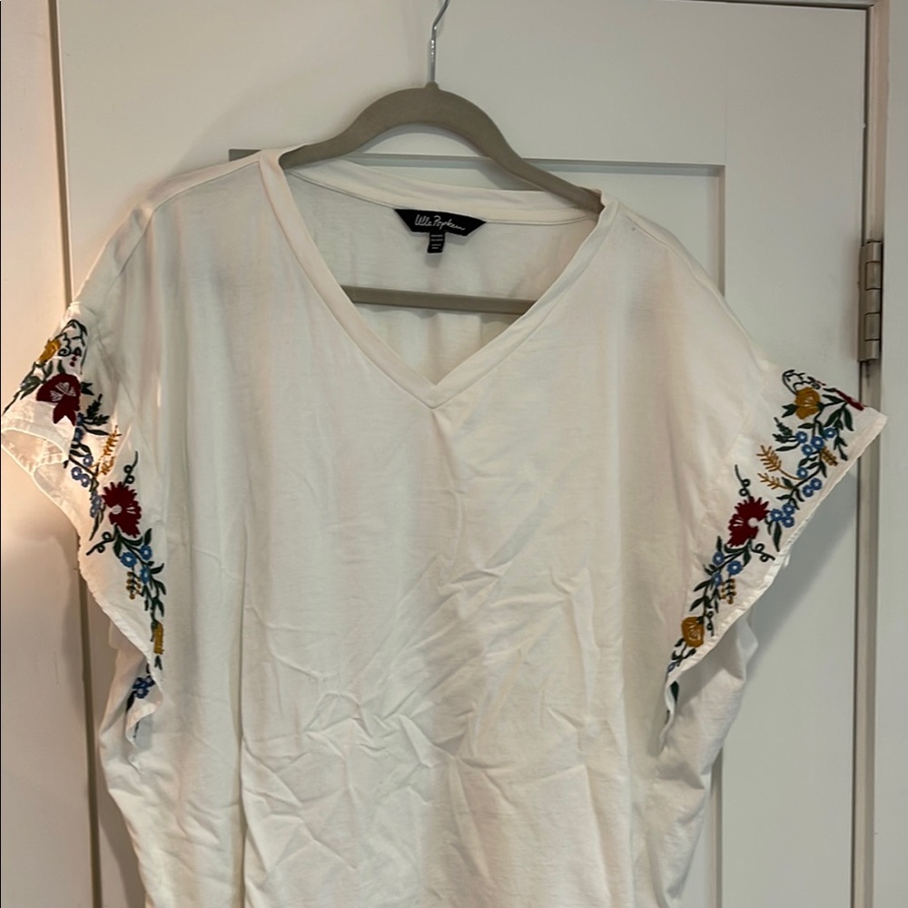 White T-shirt with decorative sleeves